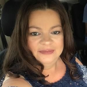 Meet your Posher, Isaura